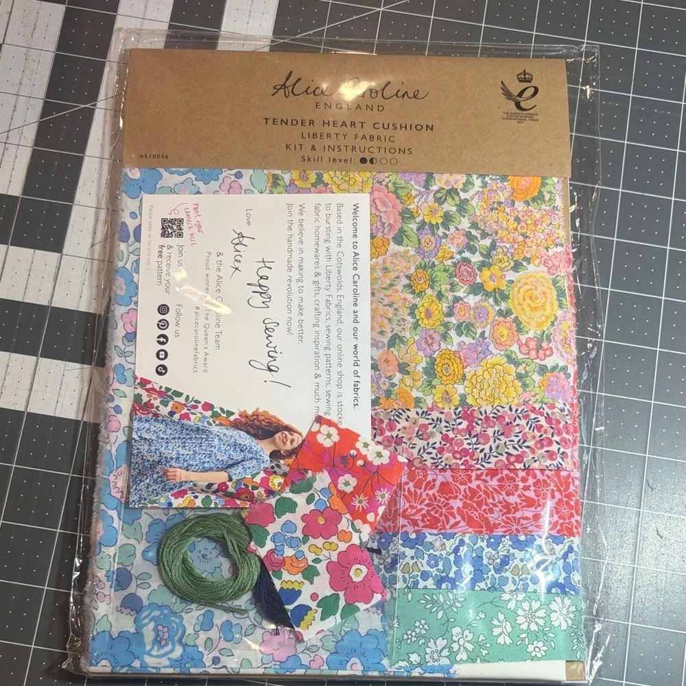 Alice Caroline Tender Heart Cushion Kit - Floral Blue & Pink - Picture 2 of 2
